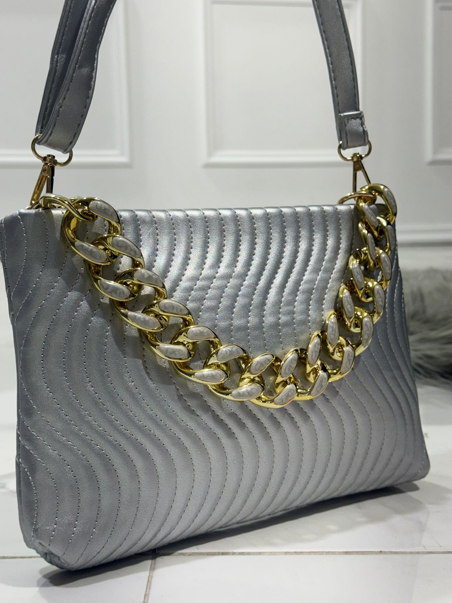 Monica Silver - Borsa