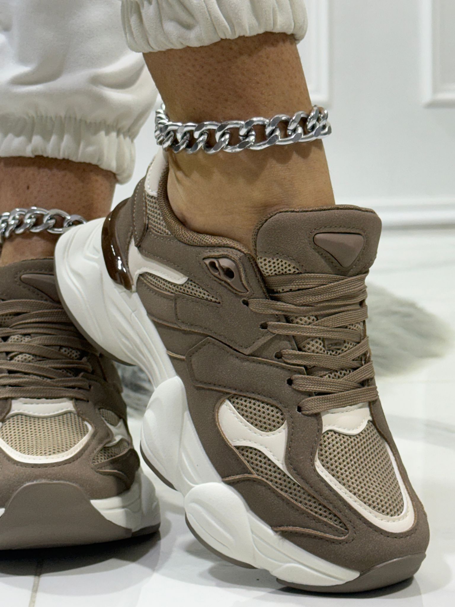 Amalia Brown - Sneakers
