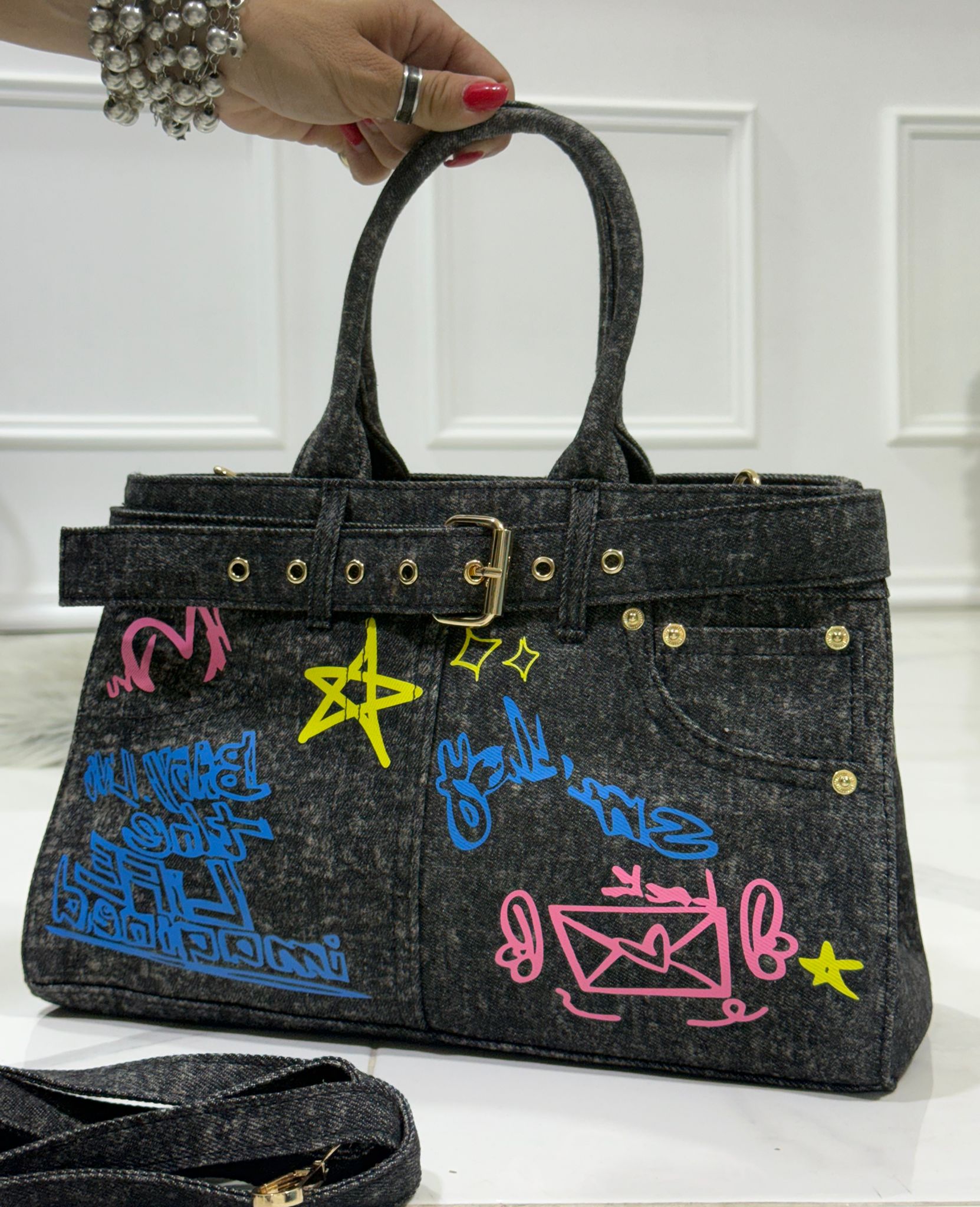 Amanda Black - Borsa