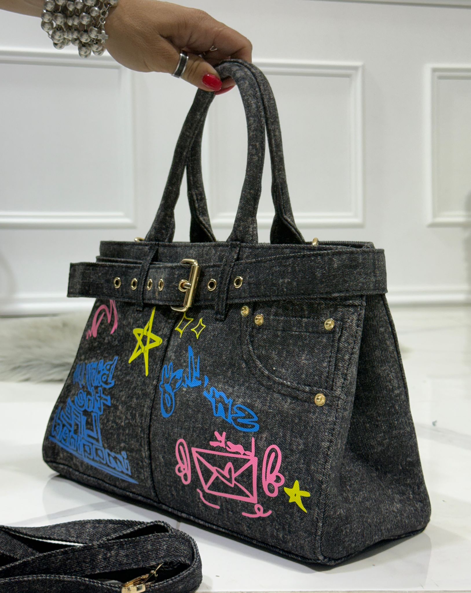 Amanda Black - Borsa