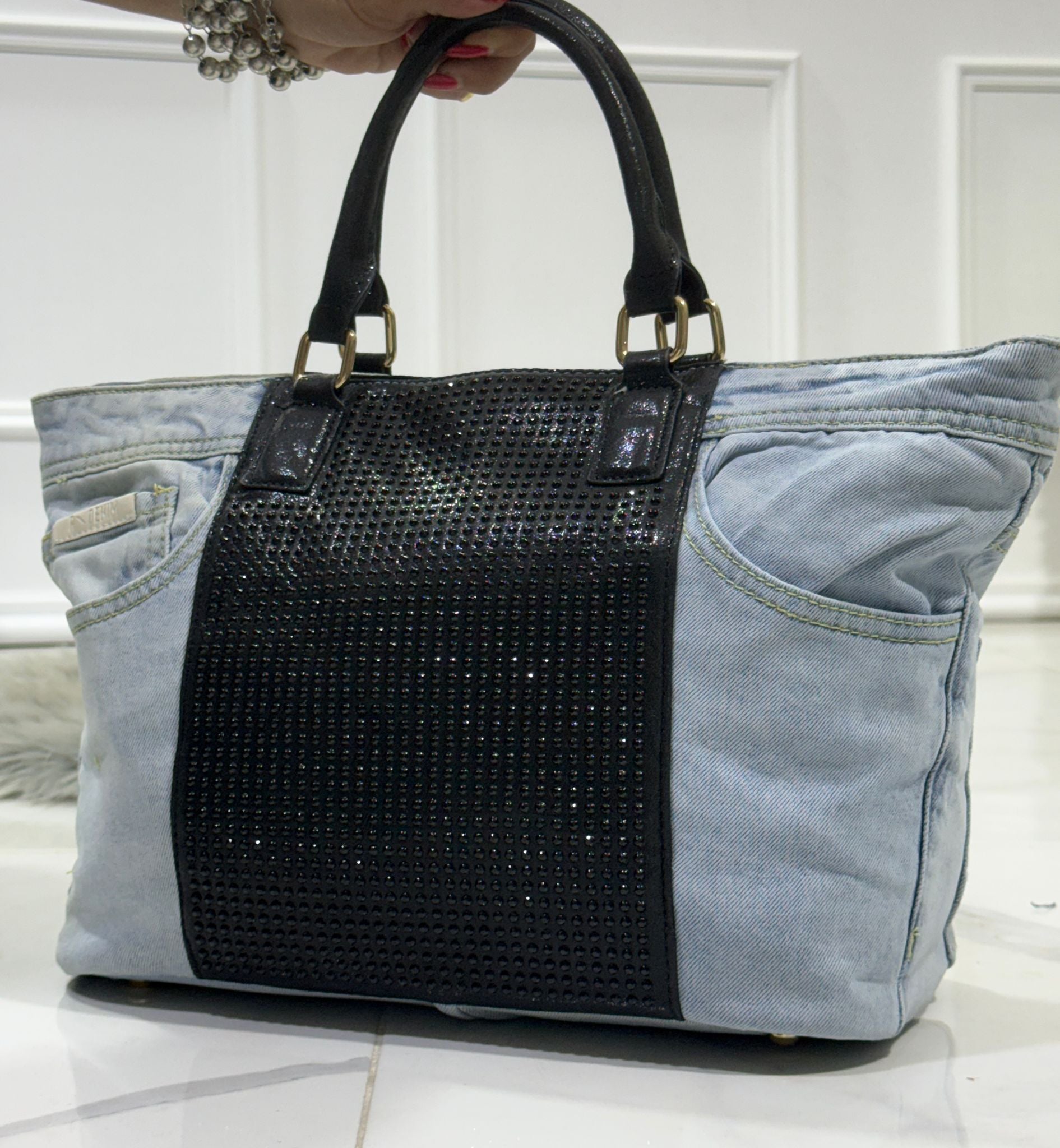 Kiss Black - Borsa