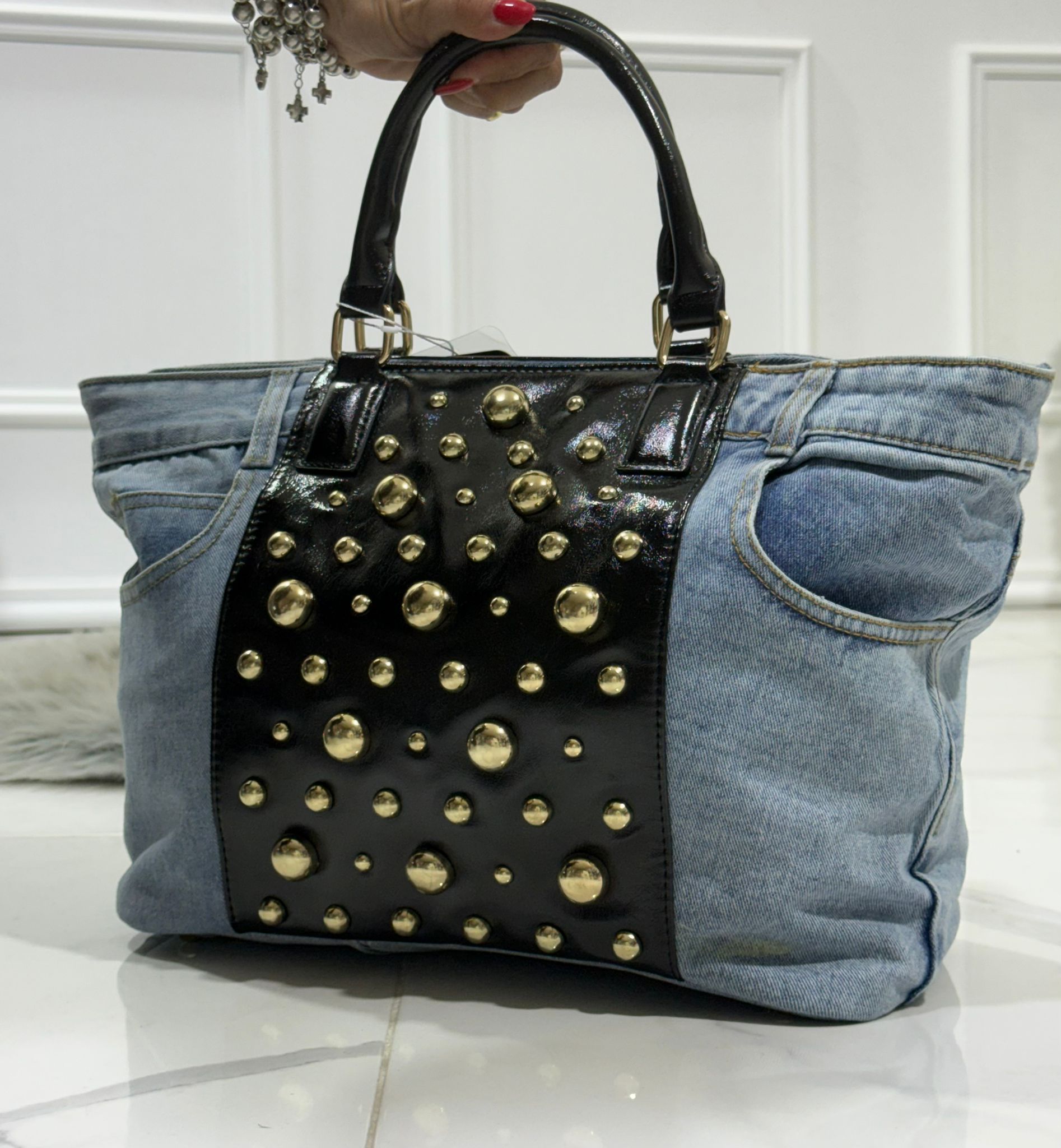 Zeus Black - Borsa