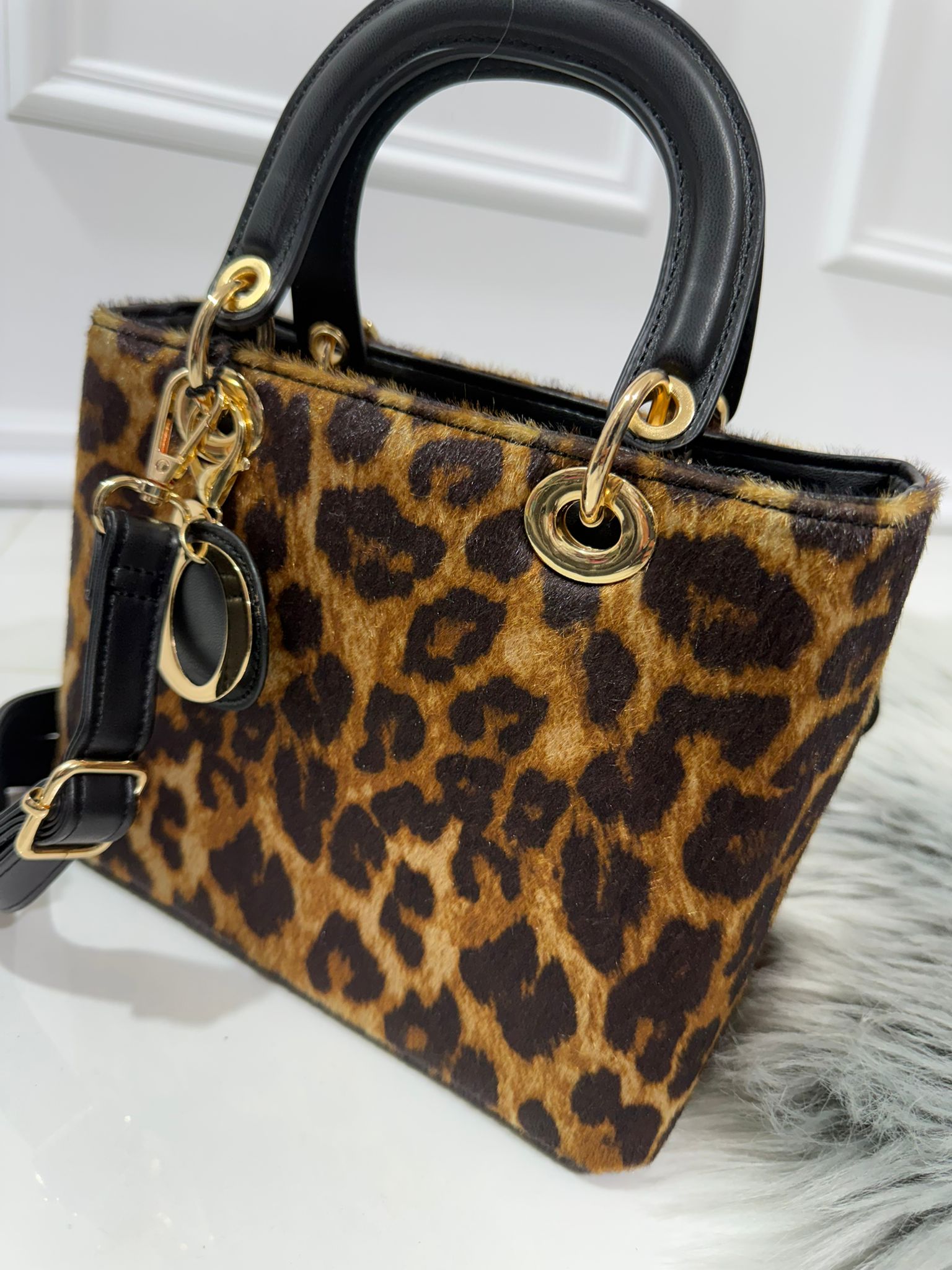 Anita Leopard - Borsa