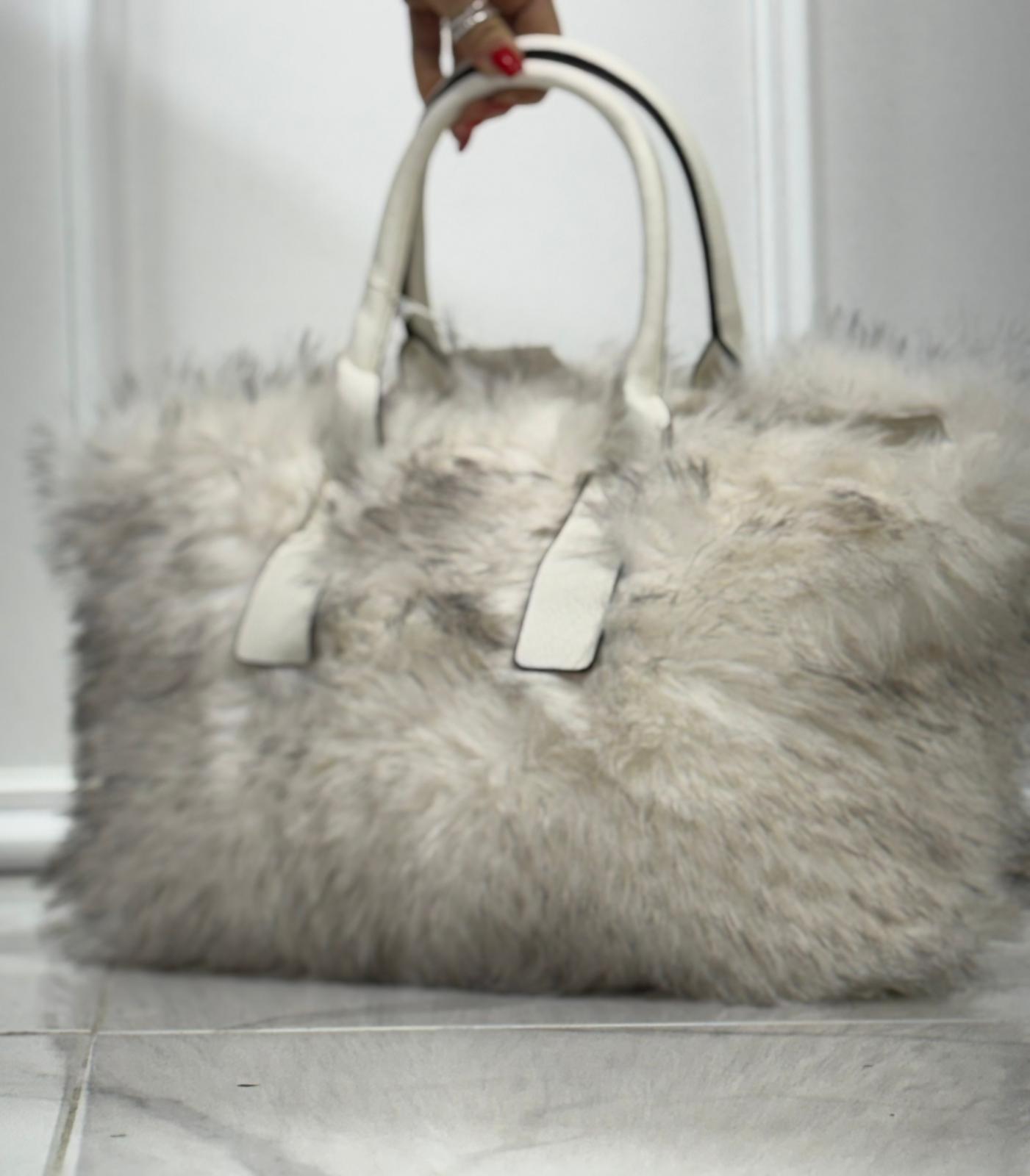 Siria White - Borsa