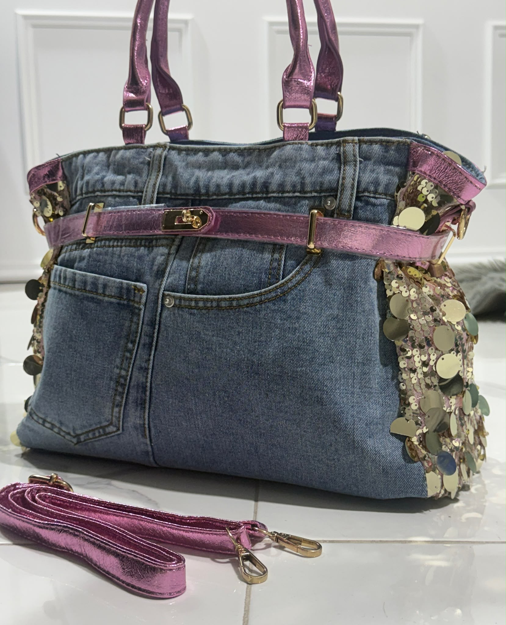 Emily Fuxia - Borsa