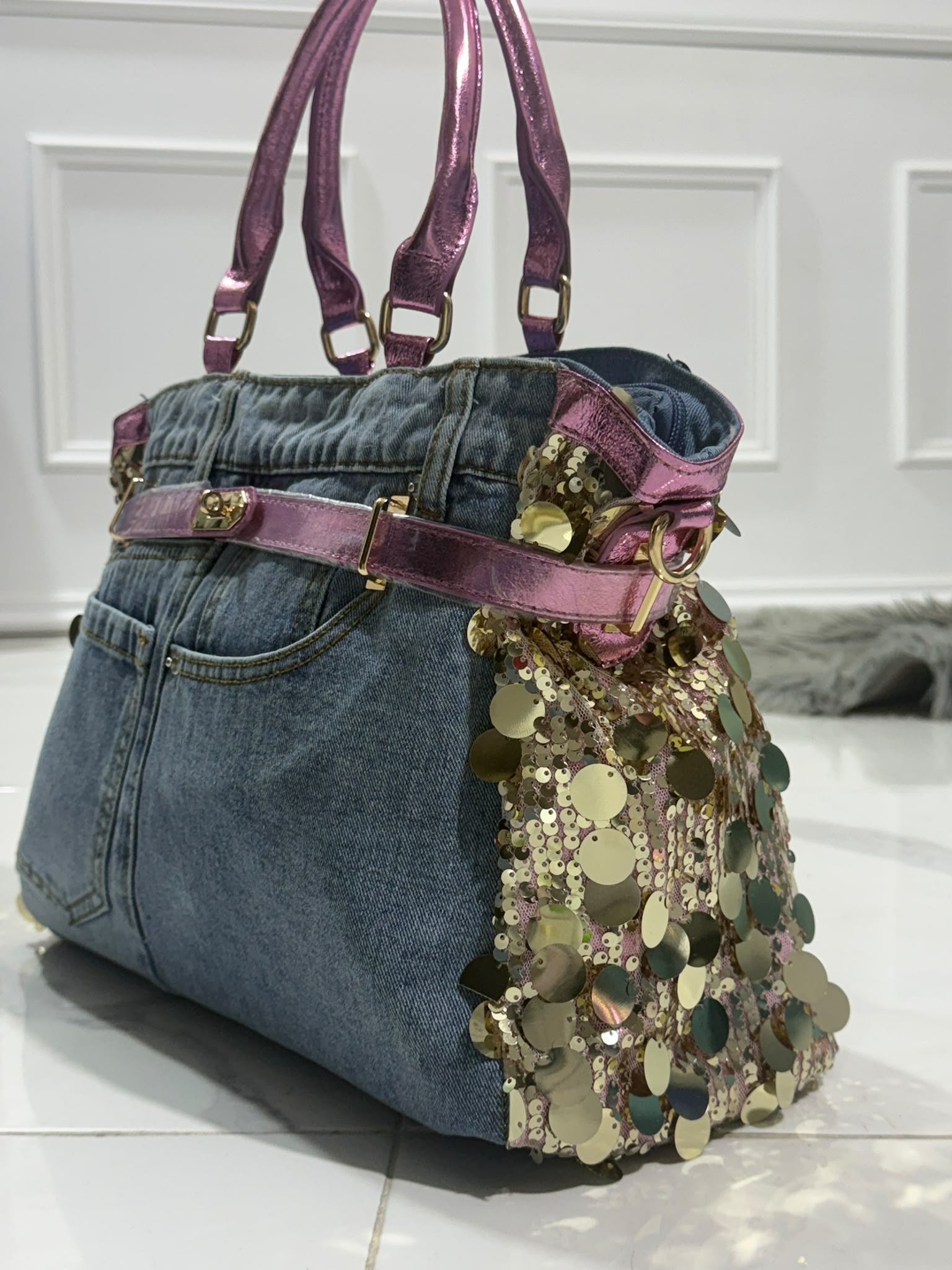 Emily Fuxia - Borsa