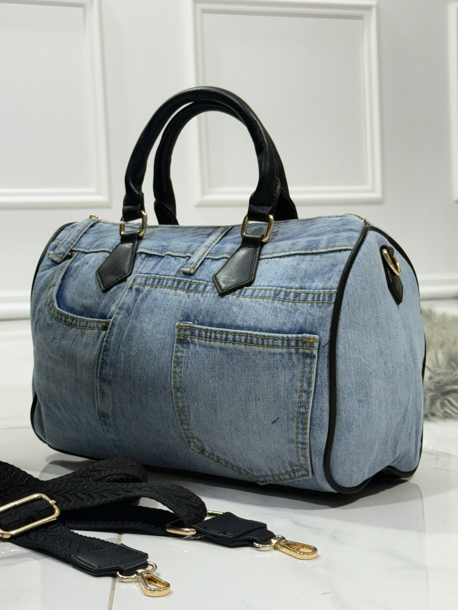 Victoria Black- Borsa