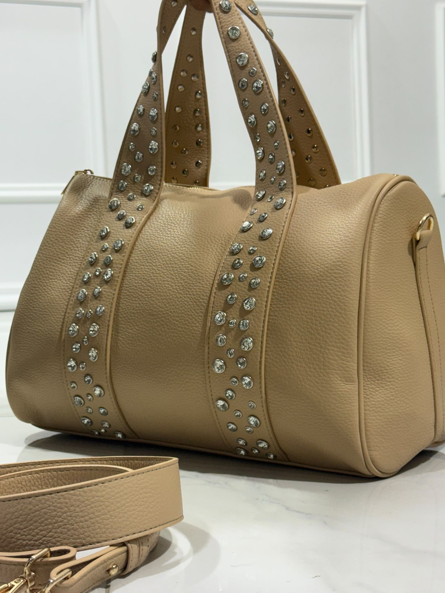 Anita Camel - Borsa