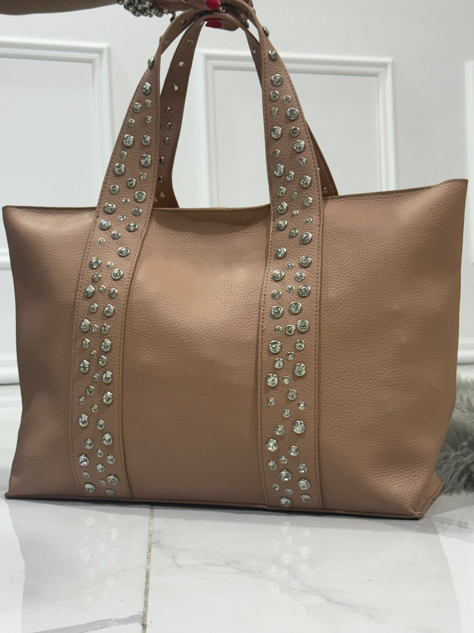 Vera Camel - Borsa
