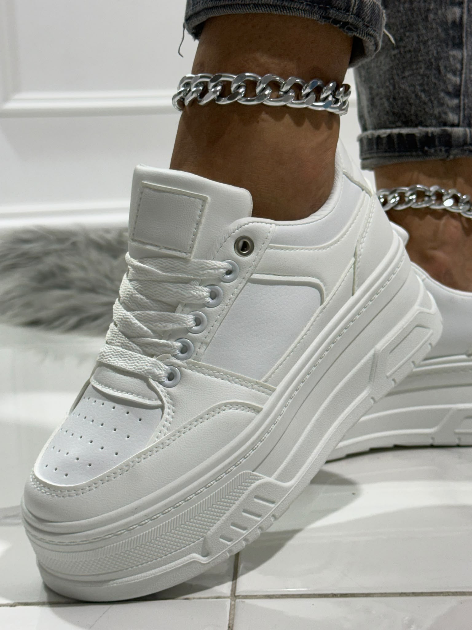 Serena White - Sneakers