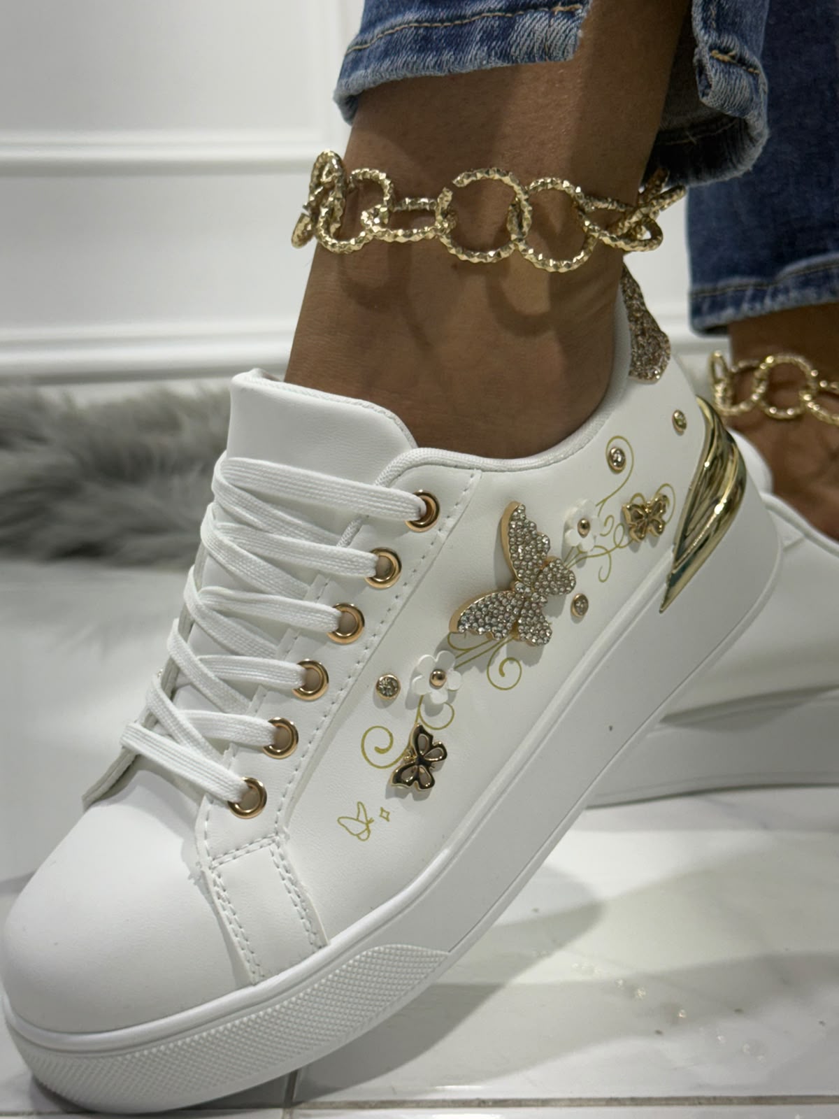 Mena White - Sneakers