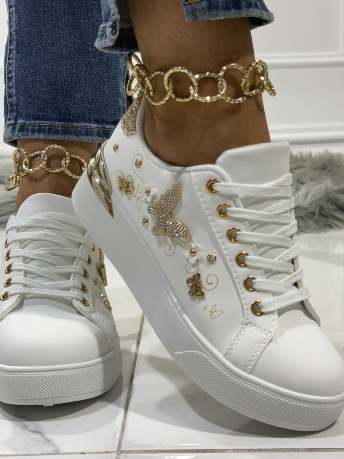 Mena White - Sneakers