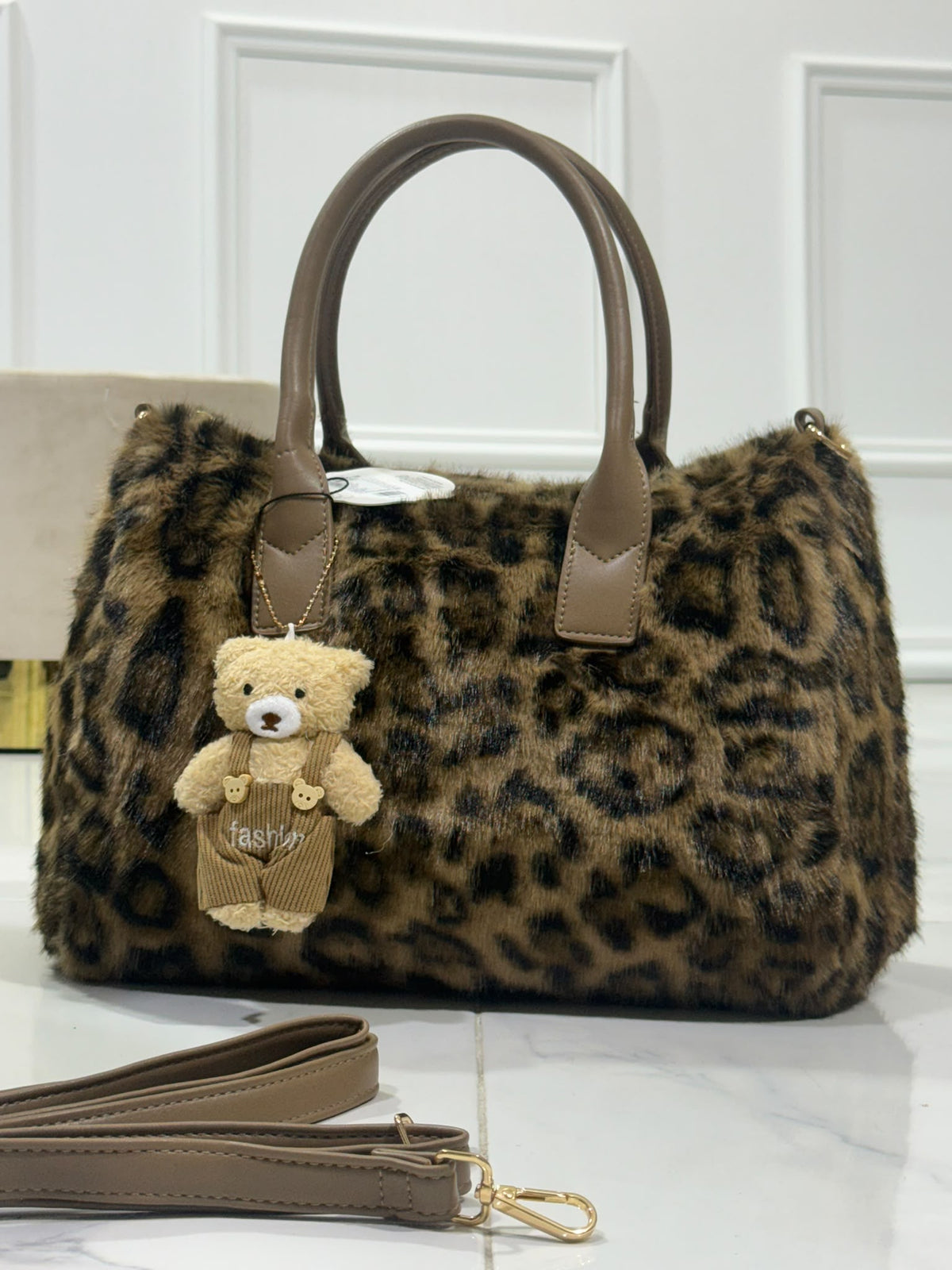 Pamela Leopard - Borsa