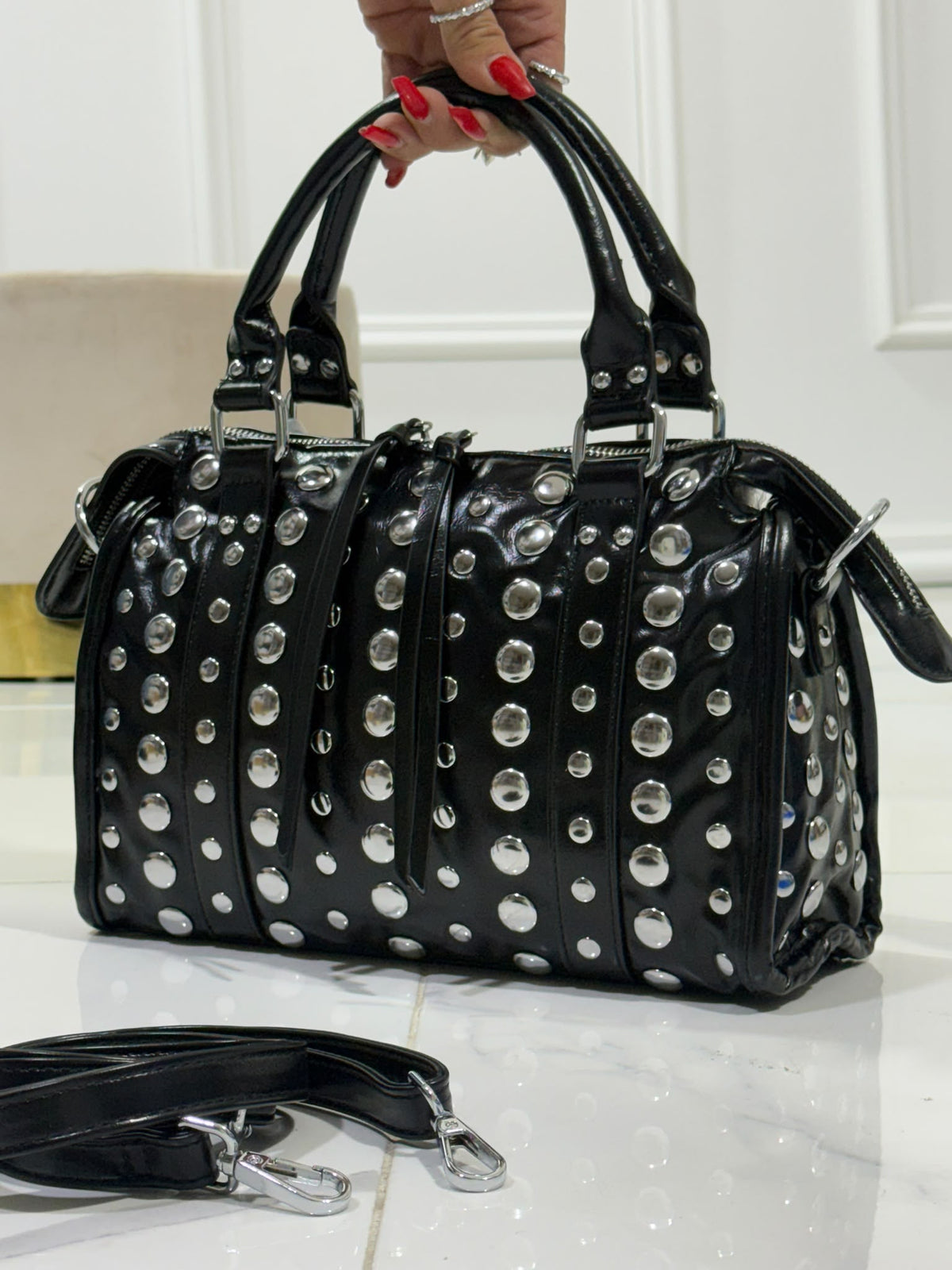 Nadia Black- Borsa