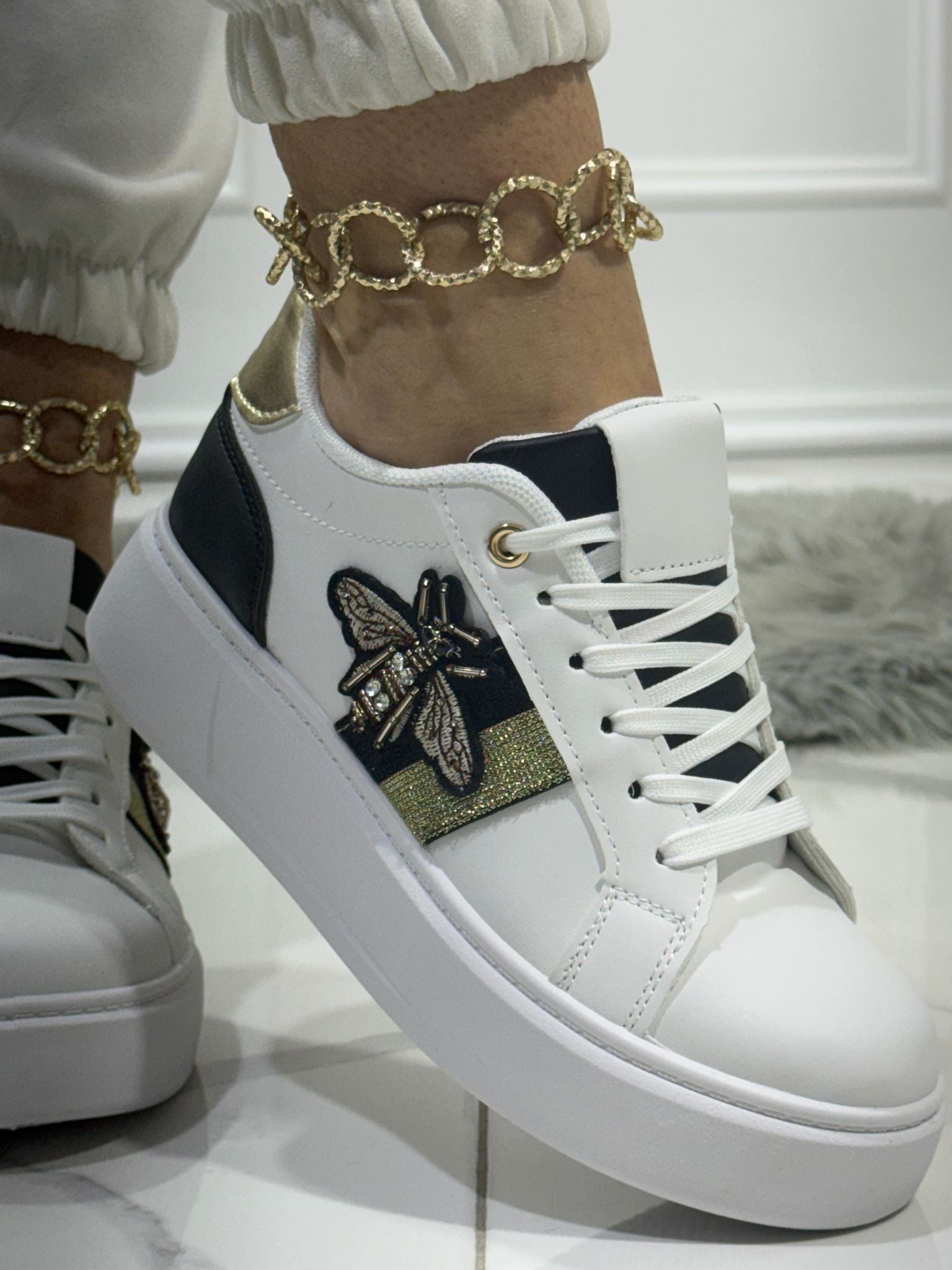 Tamara White - Sneakers