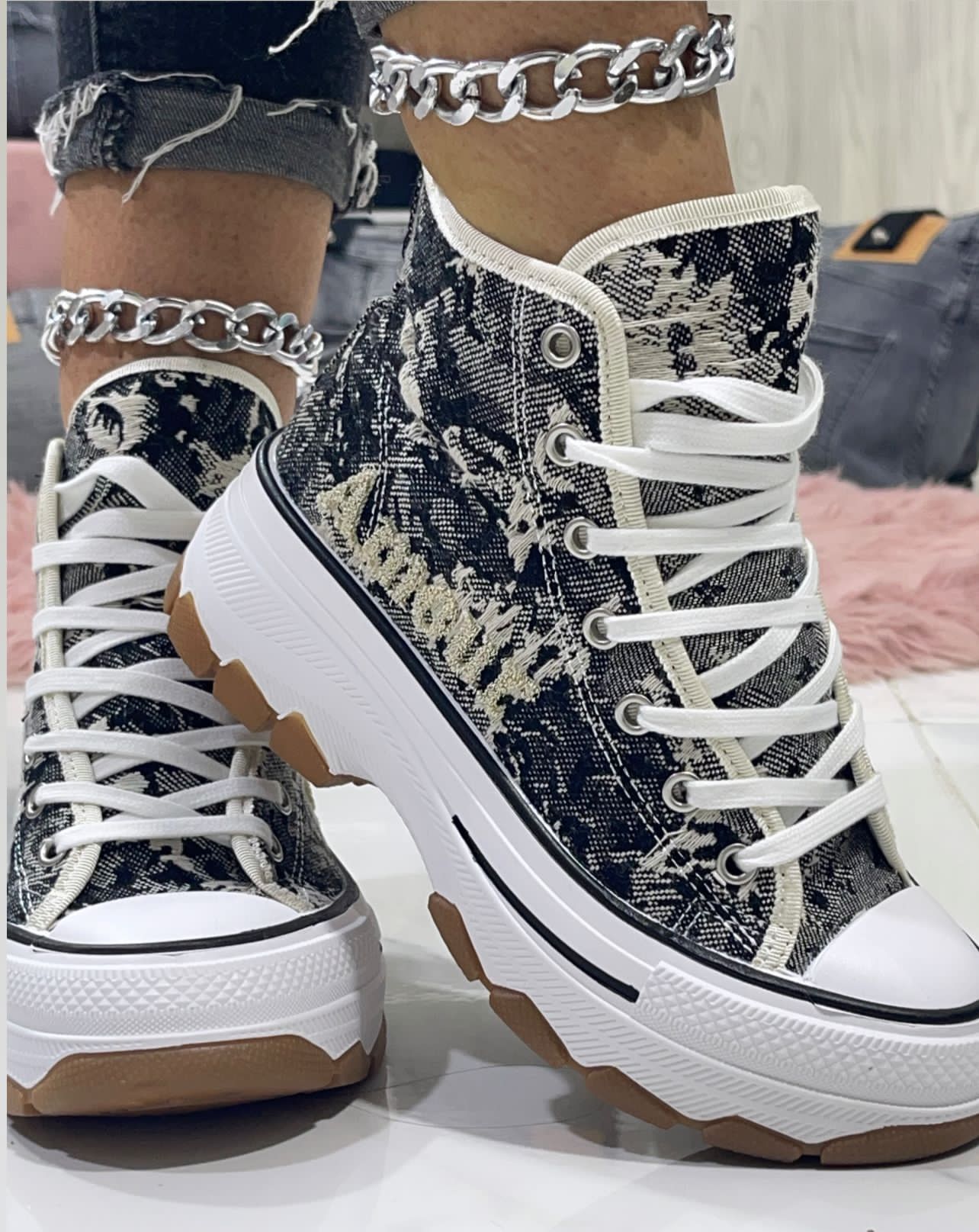 Aila Nera - Sneakers