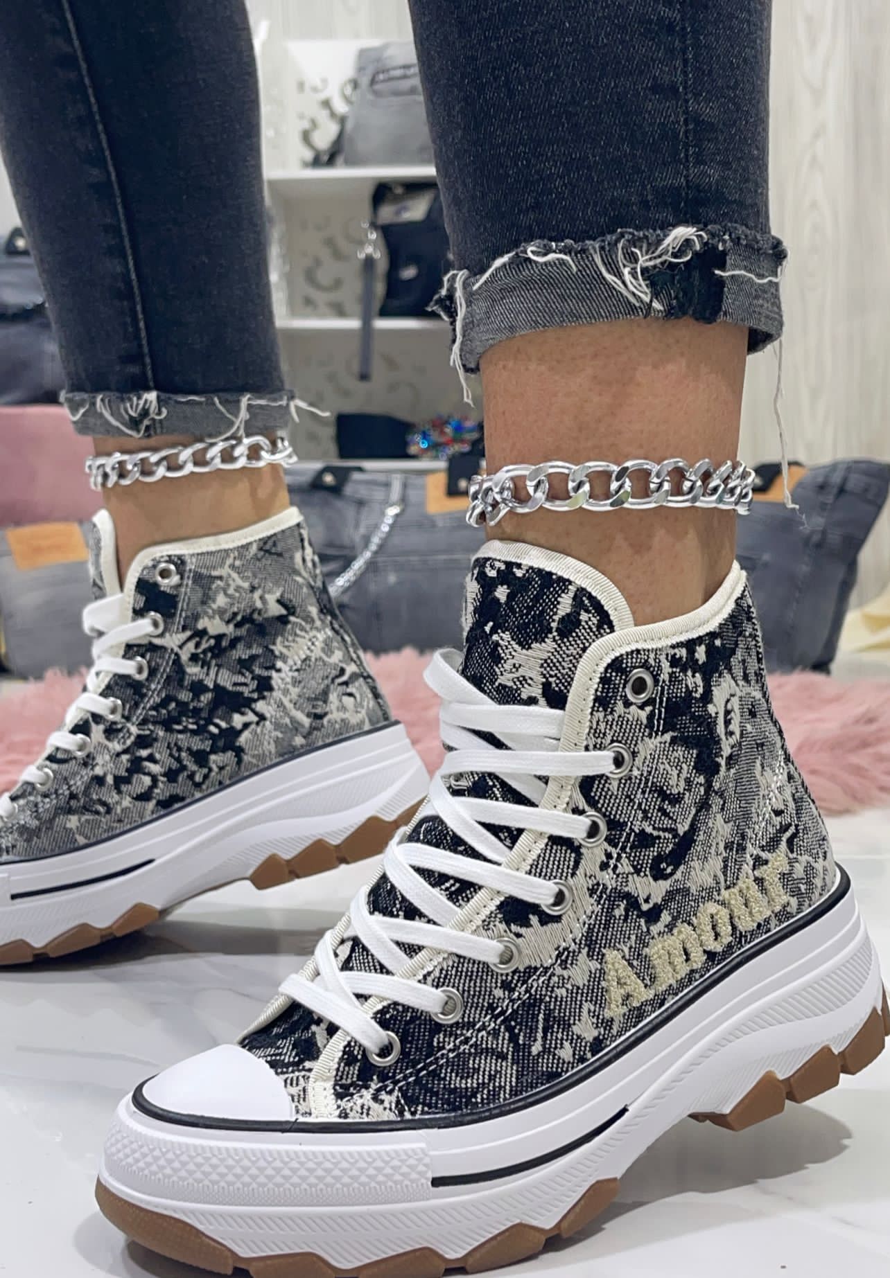 Aila Nera - Sneakers