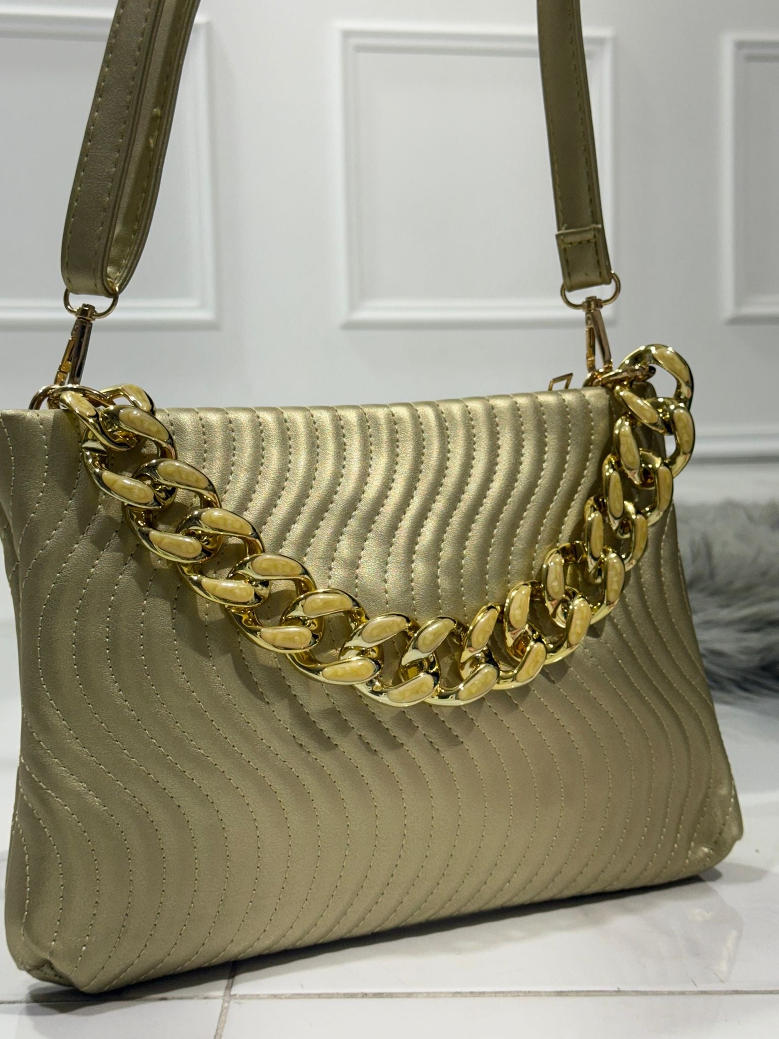 Monica Gold  - Borsa