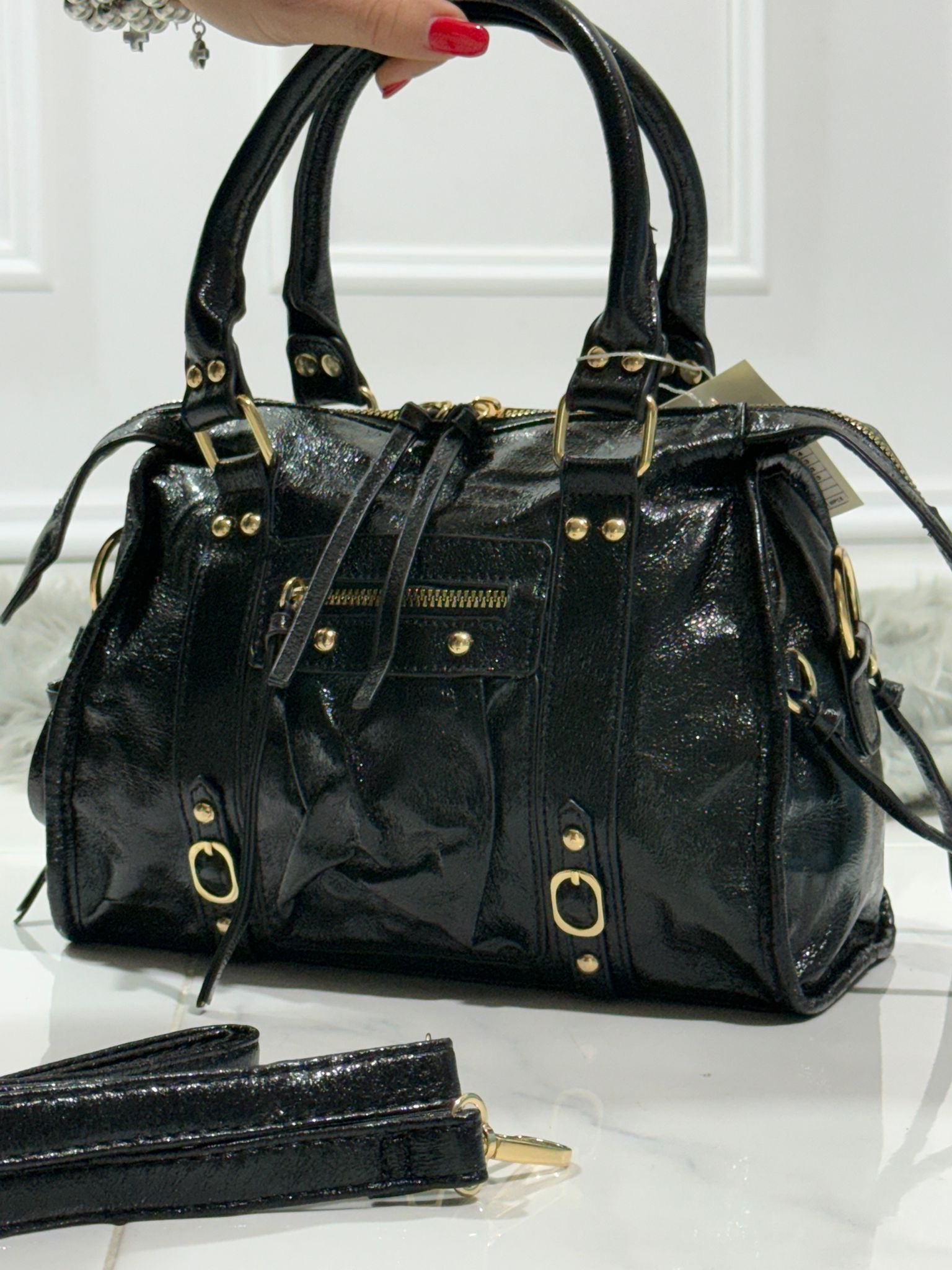 Erica Black  - Borsa