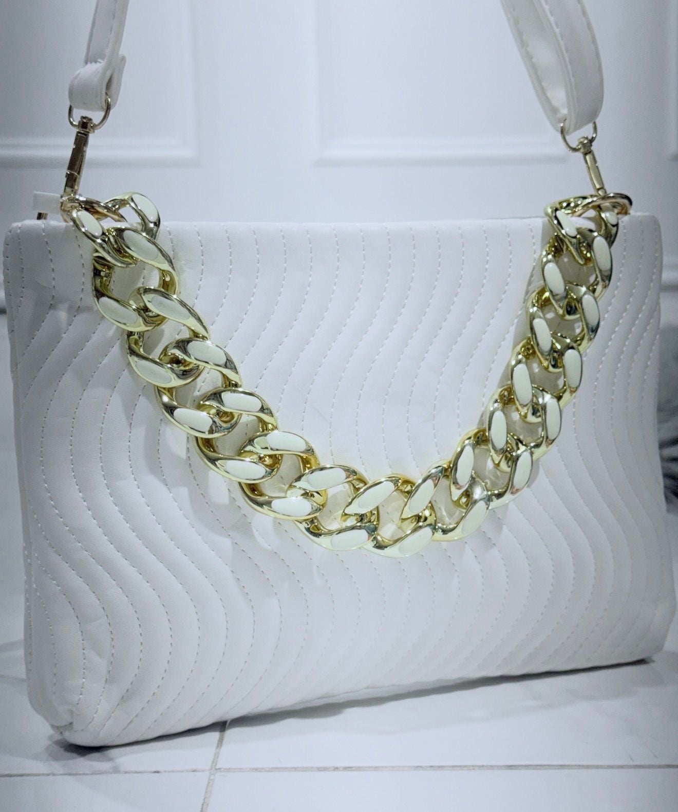 Monica White  - Borsa