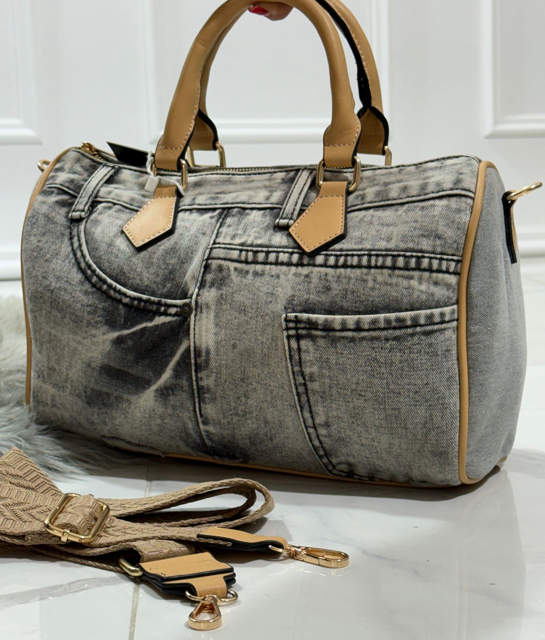 Victoria Black Light - Borsa