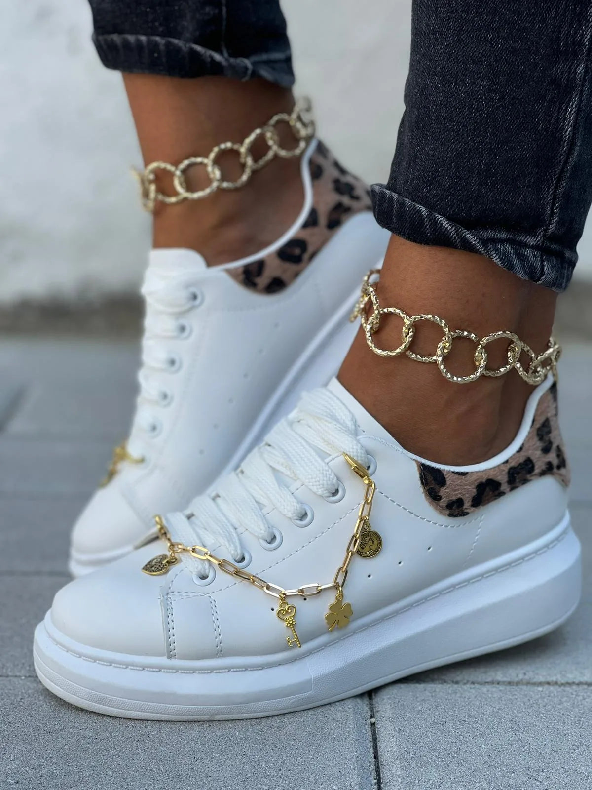 Sneakers Damasco Leopard con accessori oro