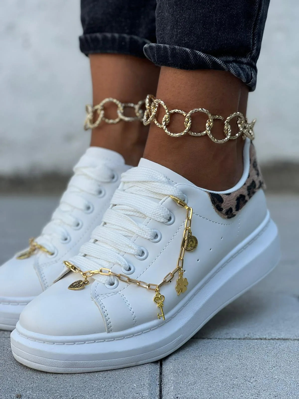 Sneakers Damasco Leopard con accessori oro