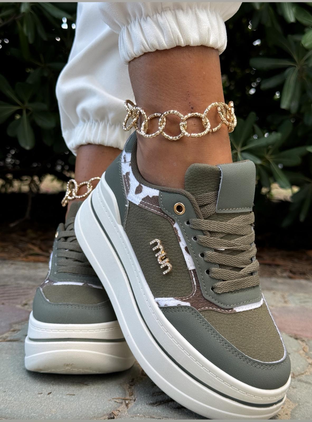 Emily Green - Sneakers