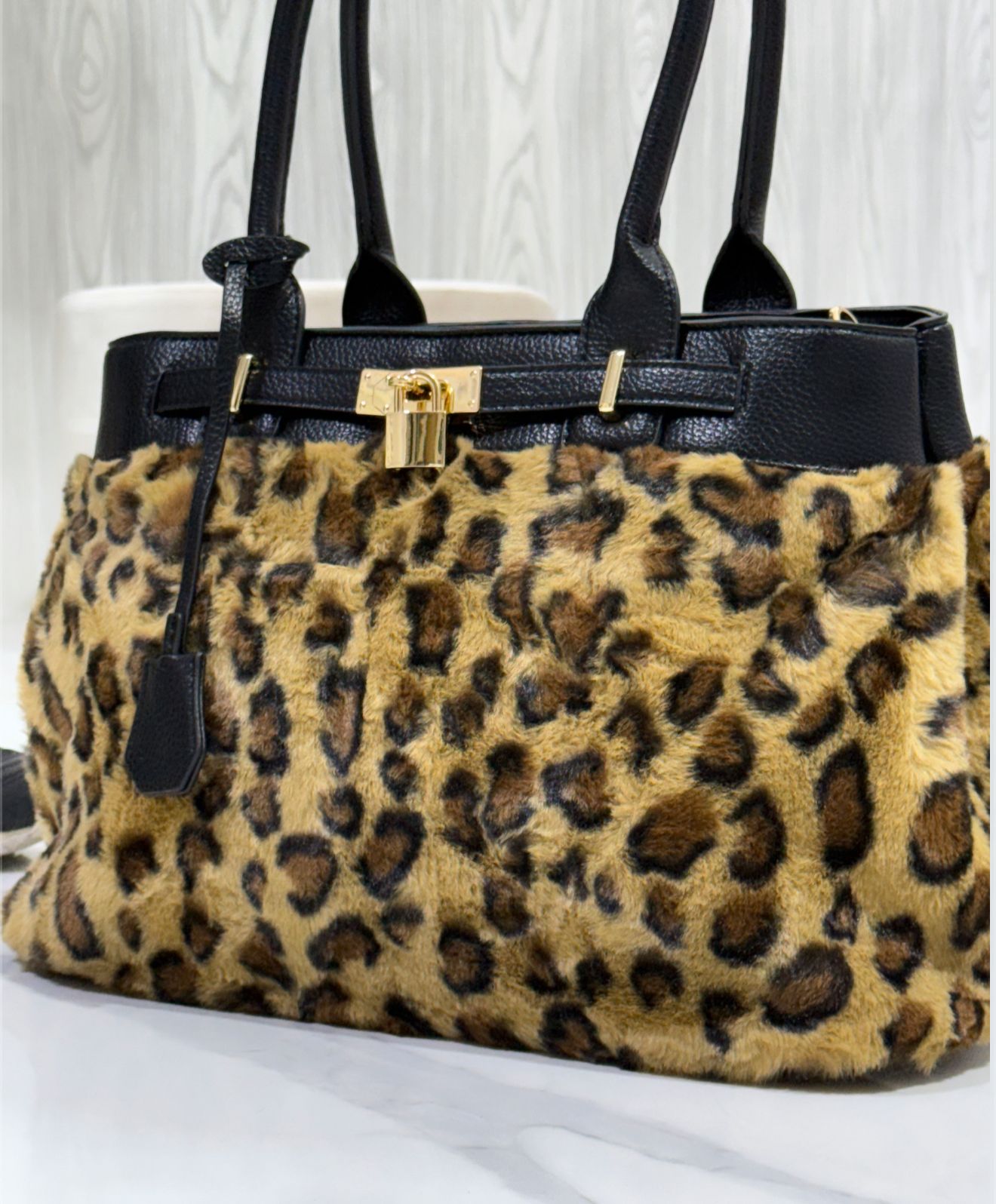 Ines  - Borsa