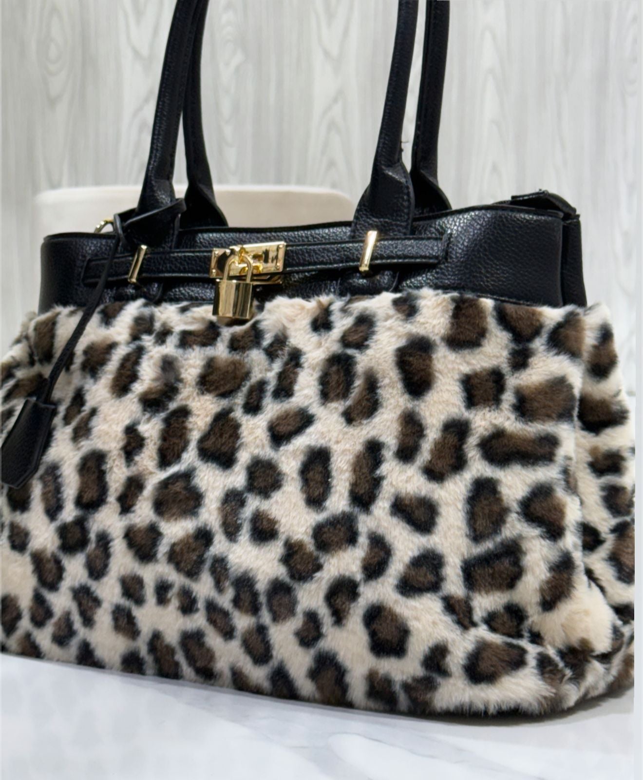 Ines  - Borsa