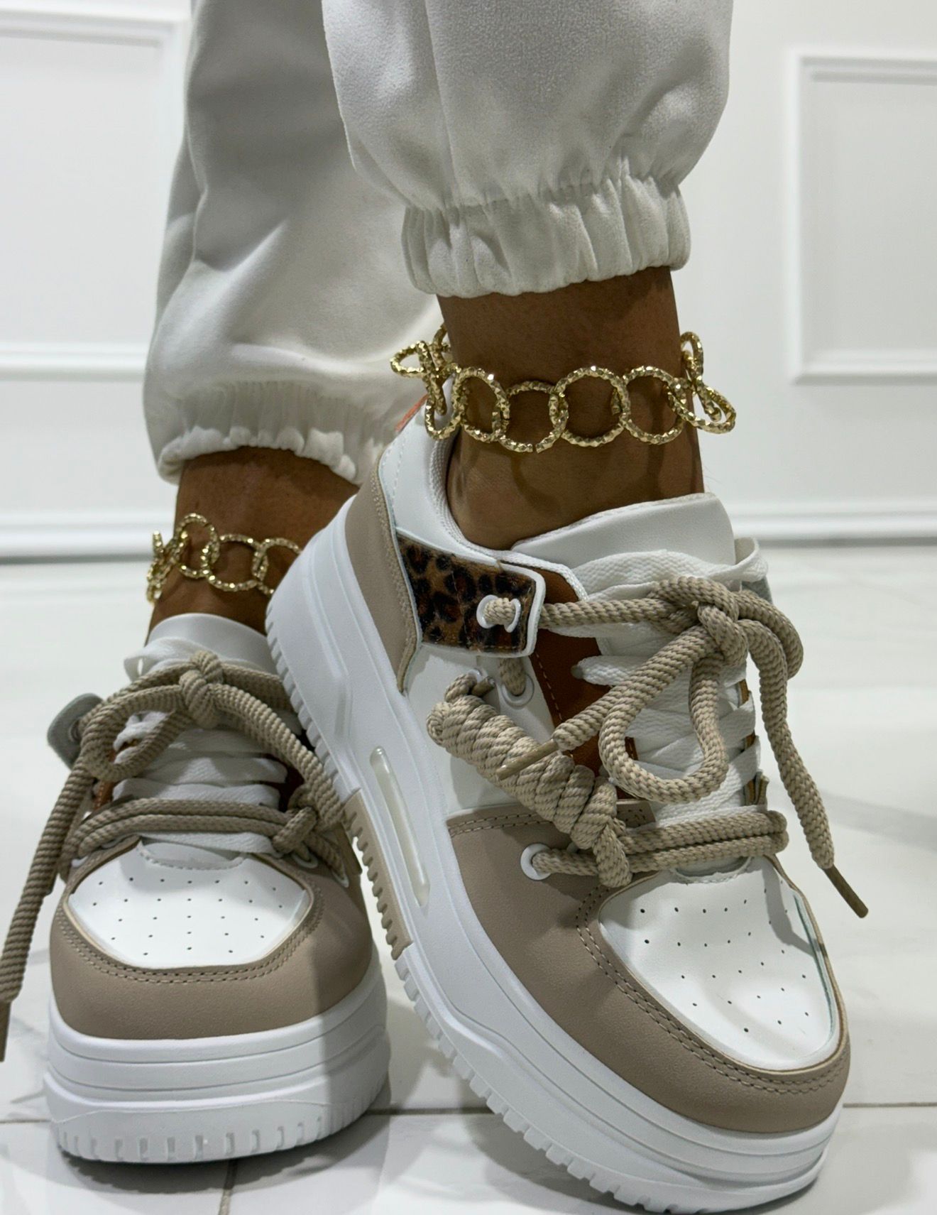 Gilda White - Sneakers