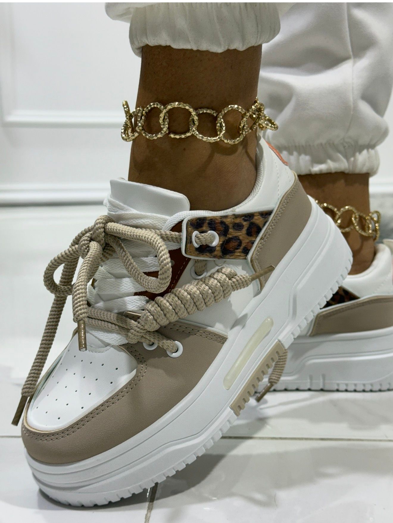Gilda White - Sneakers