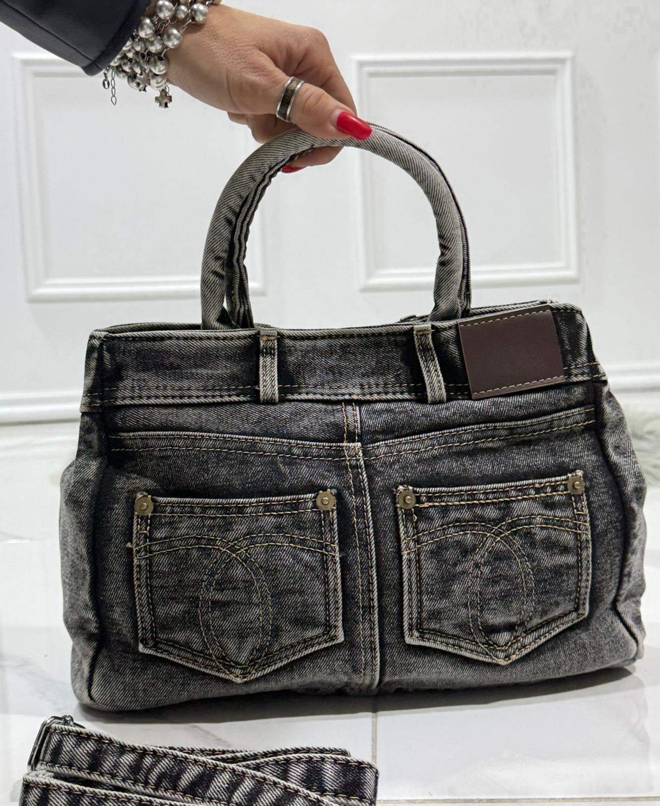Clary Black  - Borsa