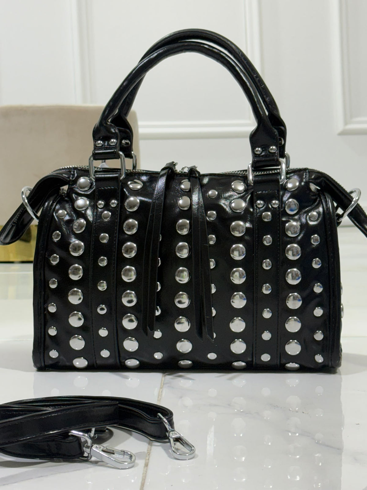 Nadia Black- Borsa
