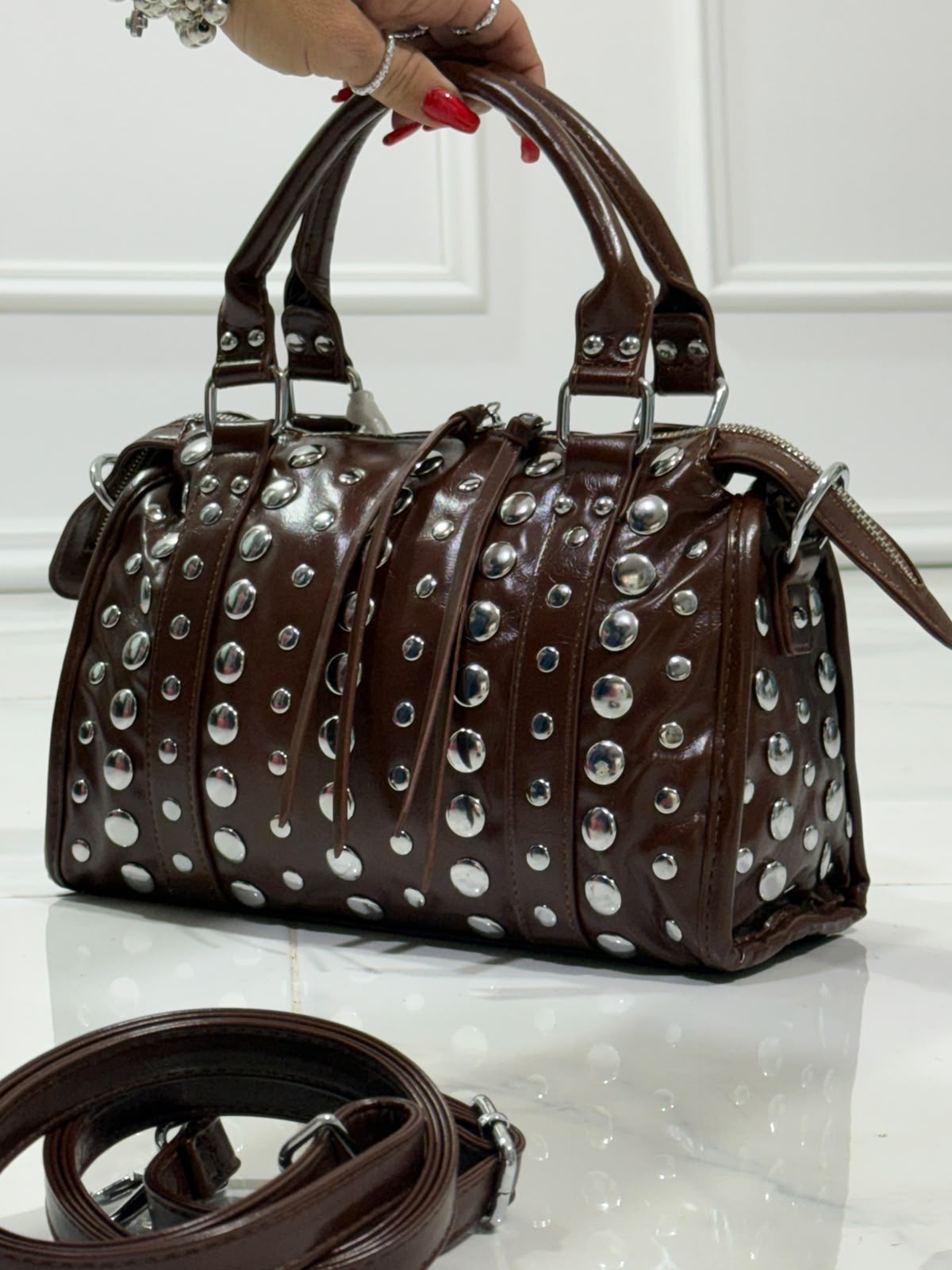 Nadia Brown - Borsa