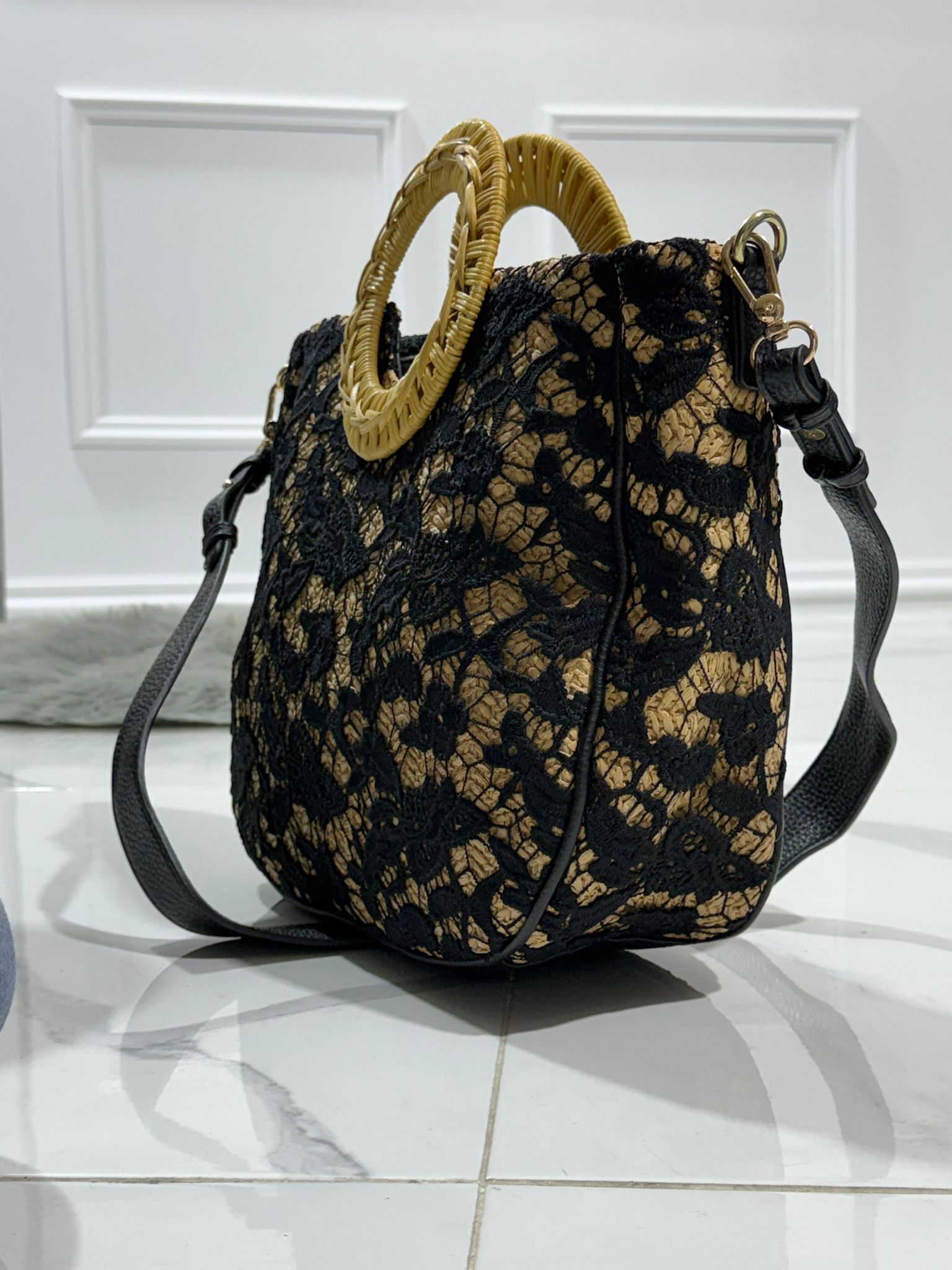 Jessy Black   - Borsa