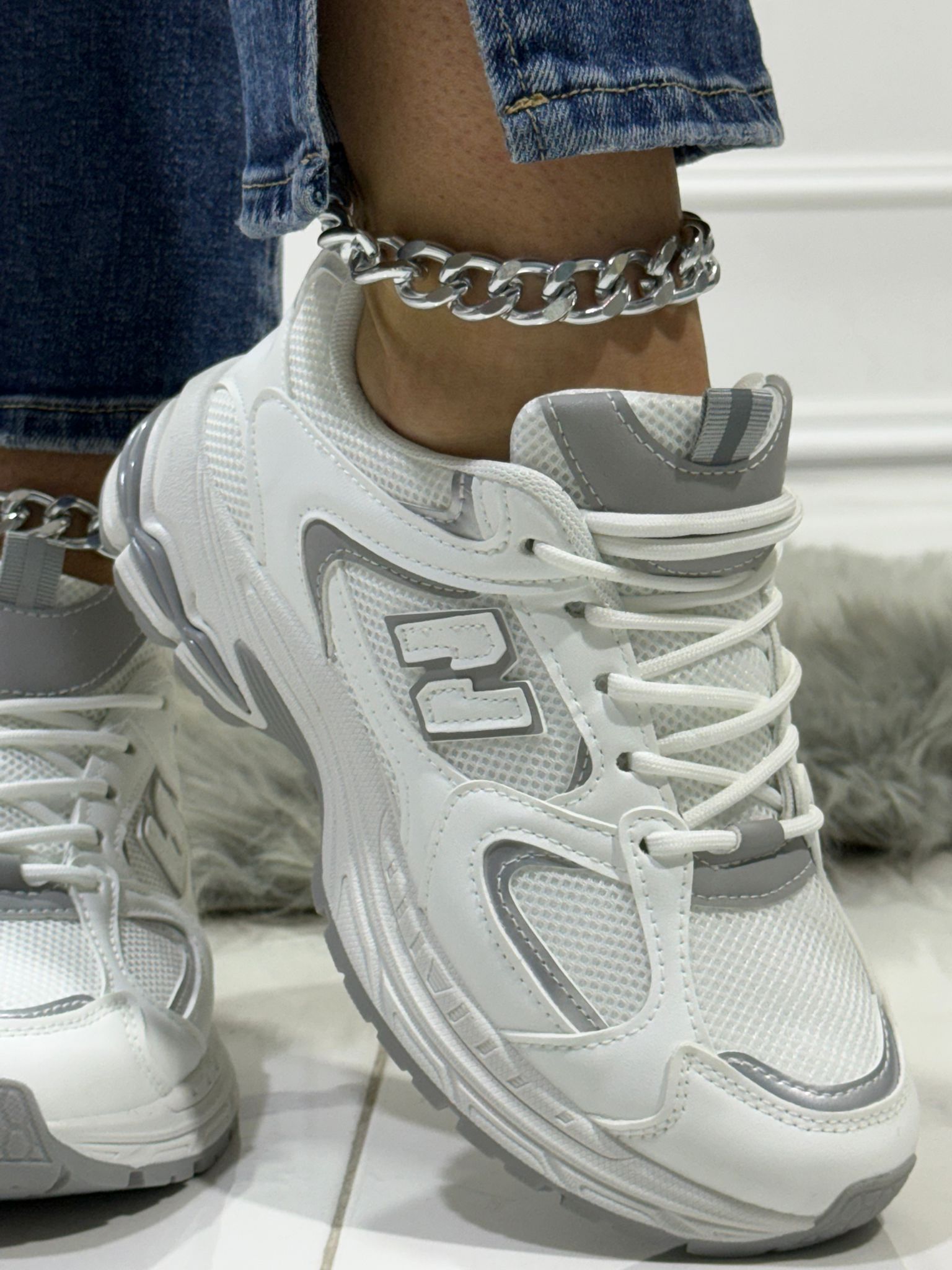 Benji White - Sneakers